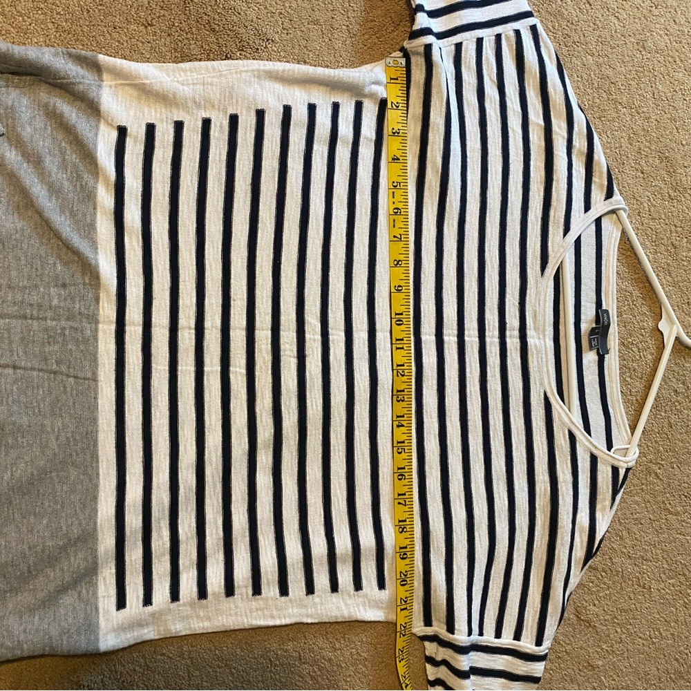 Vince brand Striped large Black and White Long Sleeve Top very soft 100% cotton - Picture 5 of 7